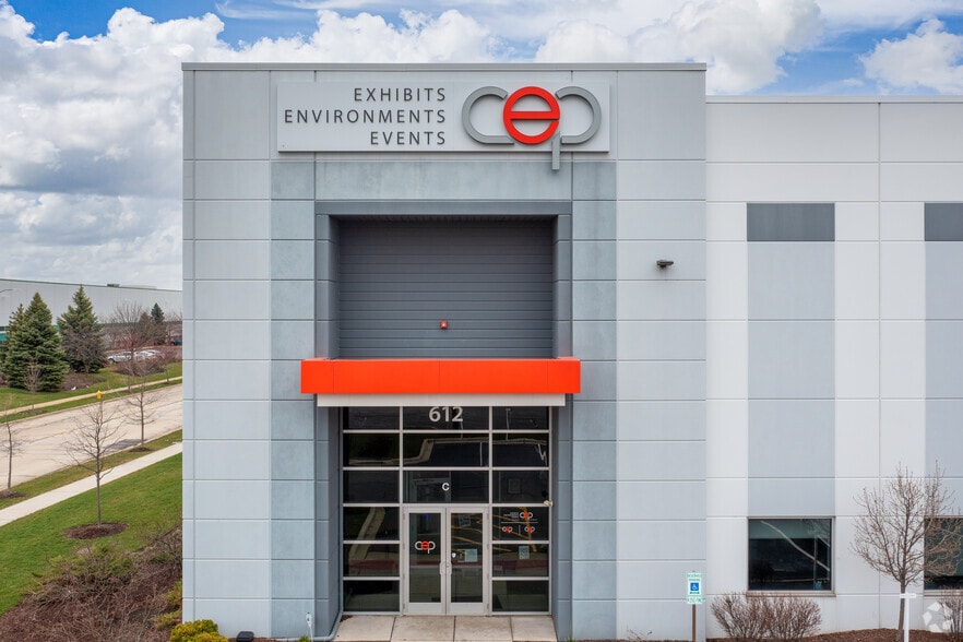 612 Territorial Dr, Bolingbrook, IL for lease - Building Photo - Image 3 of 7