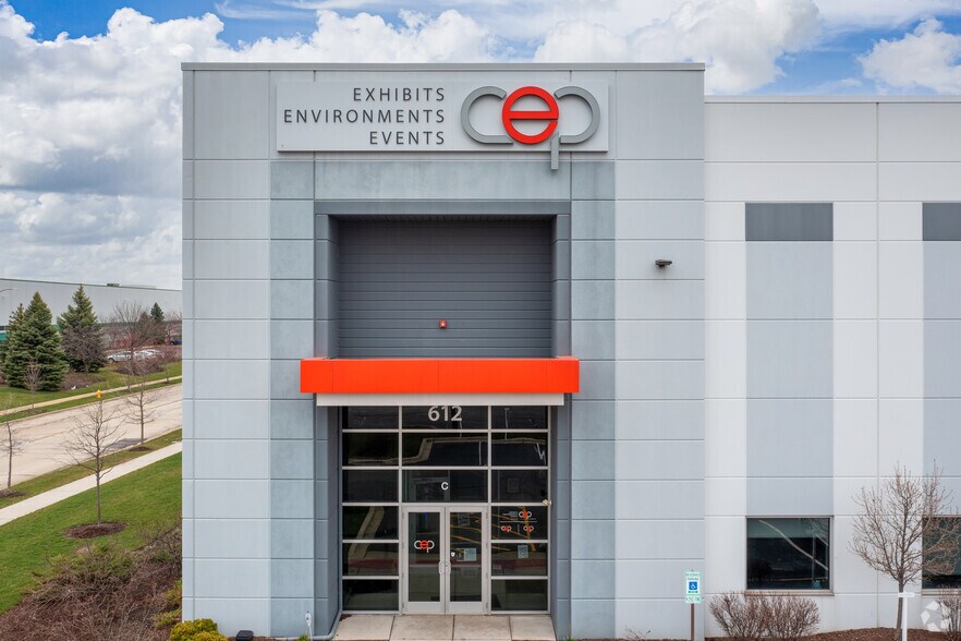 612 Territorial Dr, Bolingbrook, IL à louer - Photo du bâtiment - Image 3 de 7