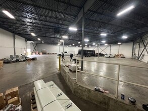 5739 Professional Cir, Indianapolis, IN à vendre Photo intérieure- Image 2 de 14