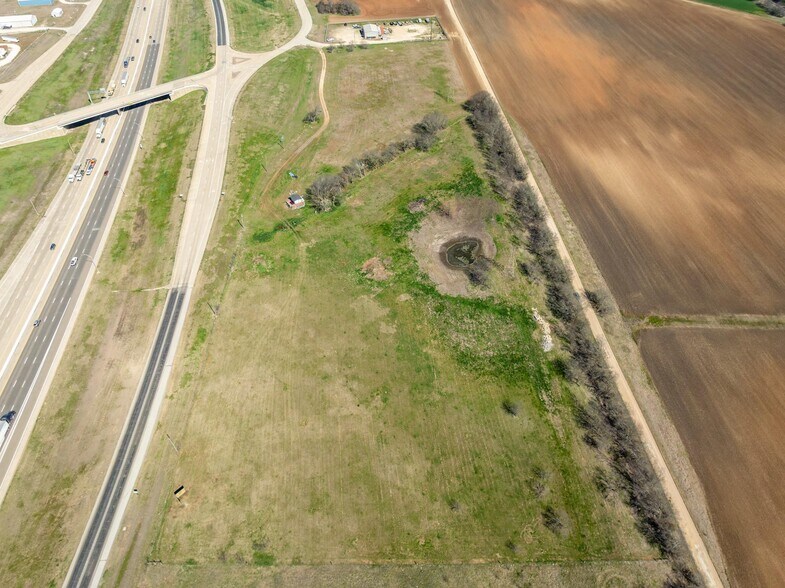 TBD I-35, Abbott, TX à vendre - Photo du bâtiment - Image 2 de 23
