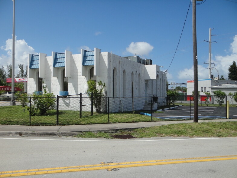 14205 W Dixie Hwy, North Miami, FL for sale - Building Photo - Image 3 of 21