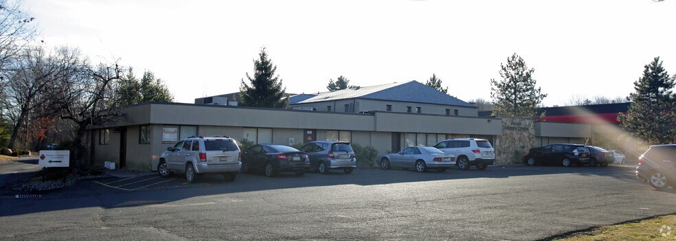 11 Airmont Rd, Suffern, NY à louer - Photo du bâtiment - Image 3 de 3