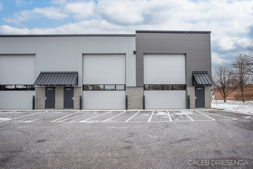 460 Cleveland Ave, Holland, MI à vendre - Photo du bâtiment - Image 2 de 50