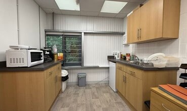 Station Hl, Chudleigh for lease Interior Photo- Image 1 of 4