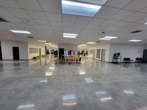 2300 NW 89th Pl, Miami, FL à louer Photo intérieure- Image 2 de 21