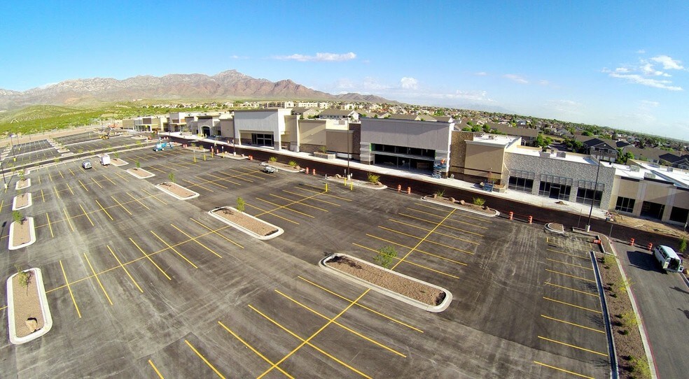 10771 Gateway S Blvd, El Paso, TX à louer - Photo du bâtiment - Image 3 de 5