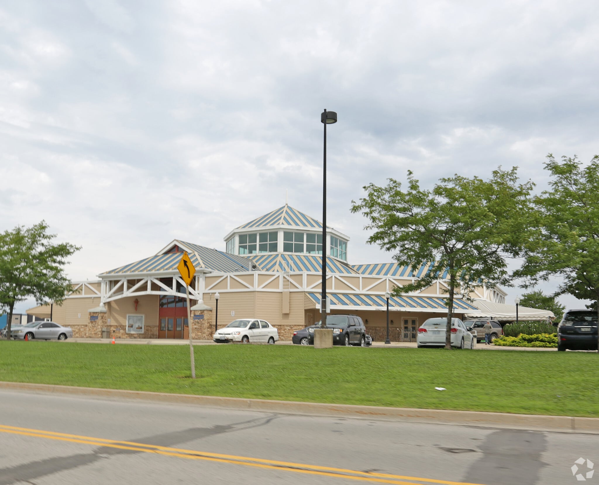 424 S Service Rd W, Grimsby, ON for lease Building Photo- Image 1 of 19