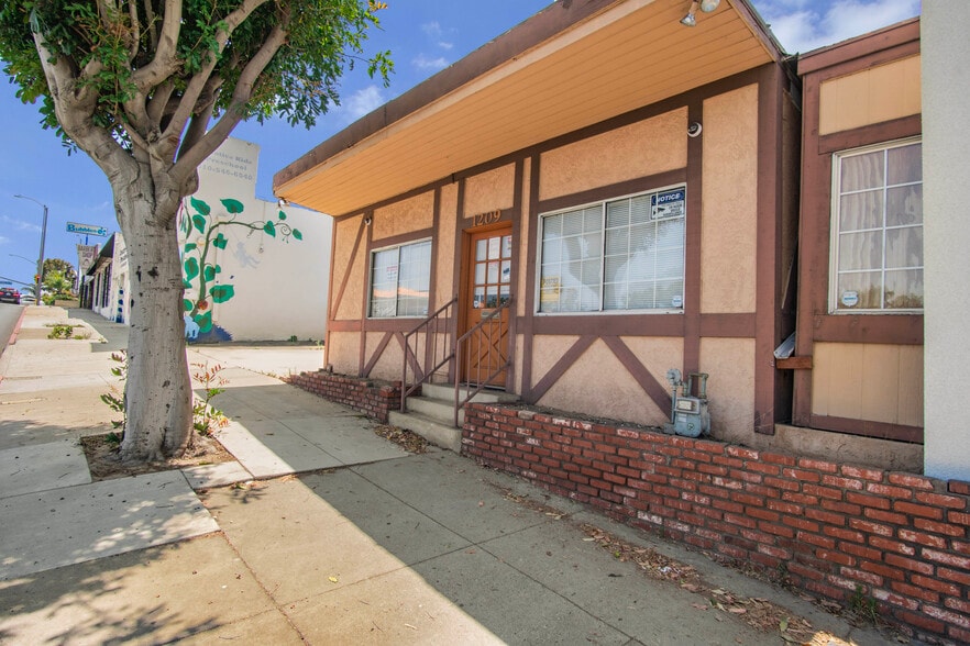 1209 N Sepulveda Blvd, Manhattan Beach, CA for lease - Building Photo - Image 2 of 7
