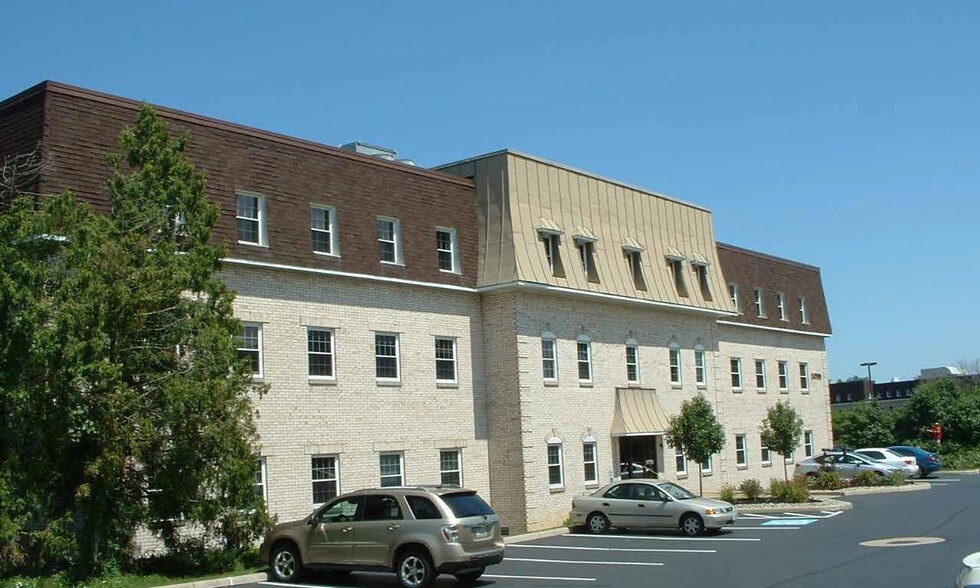 24700 Center Ridge Rd, Westlake, OH à louer - Photo du bâtiment - Image 2 de 2