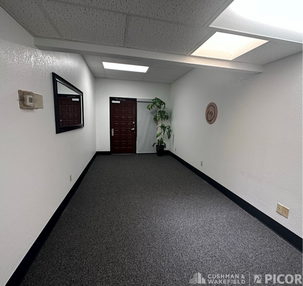 6628 E Carondelet Dr, Tucson, AZ for sale - Interior Photo - Image 2 of 13