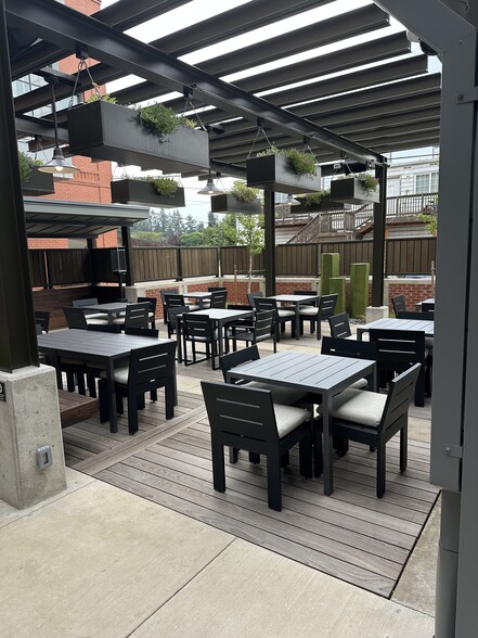 300-304 Ferry St, Dayton, OR for lease - Building Photo - Image 2 of 9