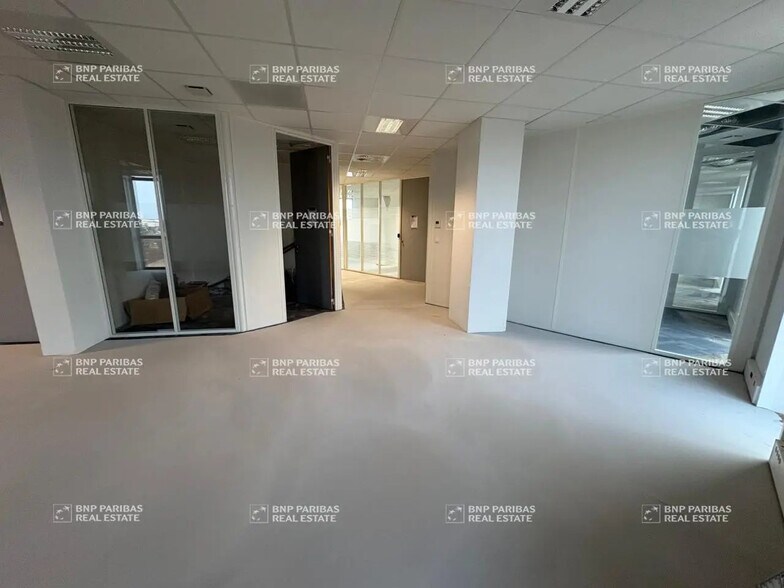 Office in Nantes for lease - Building Photo - Image 2 of 16