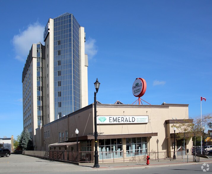 5807 Ferry St, Niagara Falls, ON à vendre - Photo principale - Image 1 de 1