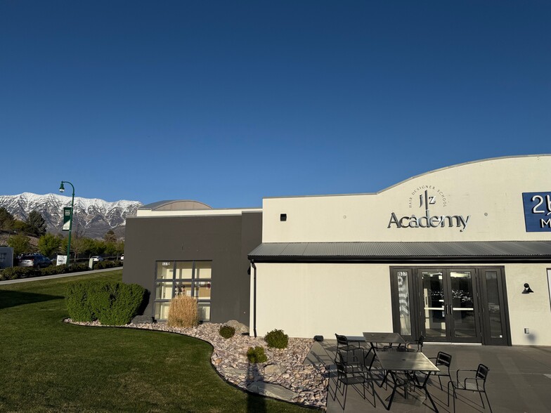 537 W University Pky, Orem, UT à louer - Photo du bâtiment - Image 3 de 18