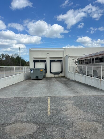 2720 N Mall Dr, Virginia Beach, VA for lease - Building Photo - Image 3 of 7