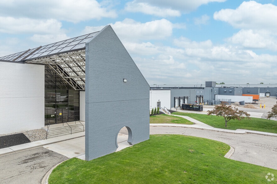 4300 36th St SE, Grand Rapids, MI for lease - Building Photo - Image 3 of 12