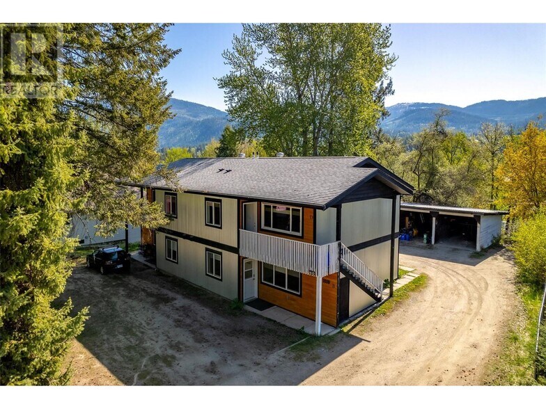 1810 1 St, Fruitvale, BC à vendre - Photo du bâtiment - Image 3 de 24