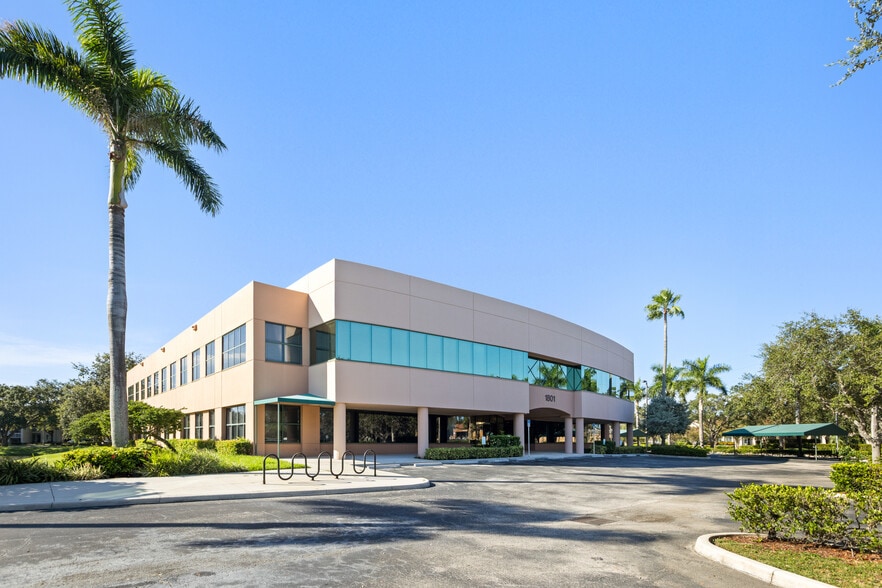 1801 Centrepark Dr E, West Palm Beach, FL à vendre - Photo du bâtiment - Image 2 de 10