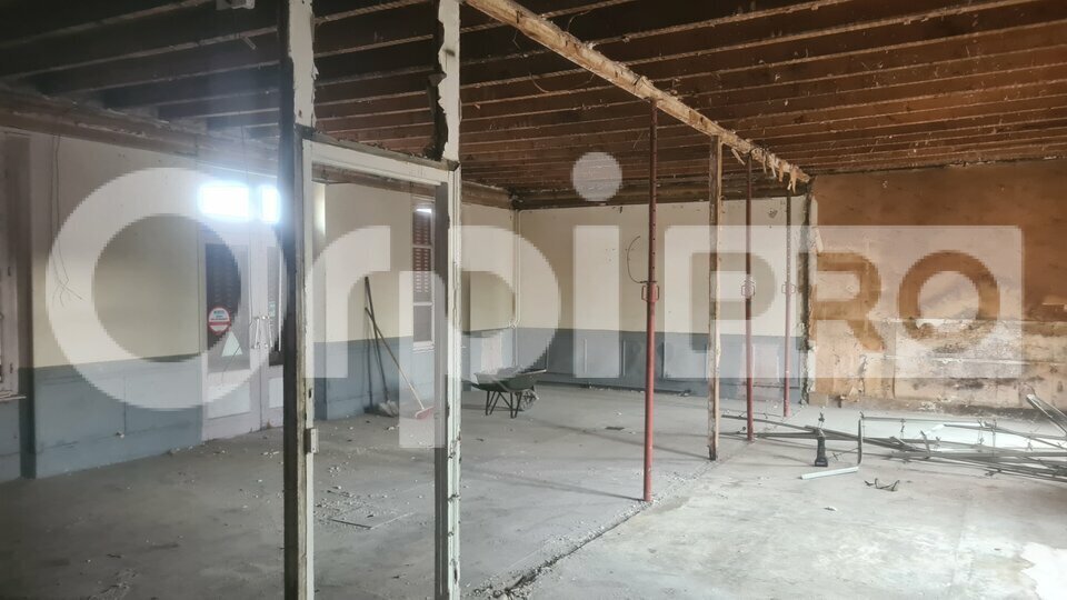 Retail in Montluçon for lease Interior Photo- Image 1 of 5