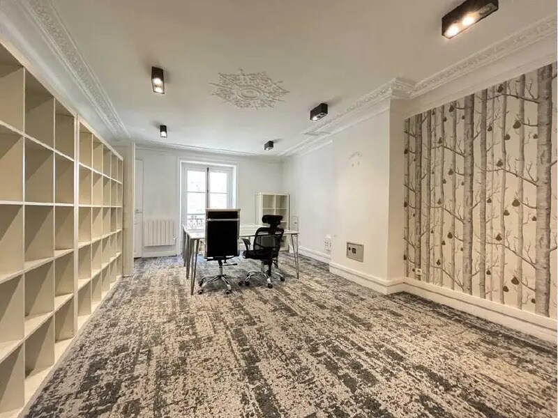 32 Rue Washington, Paris for sale Interior Photo- Image 1 of 15