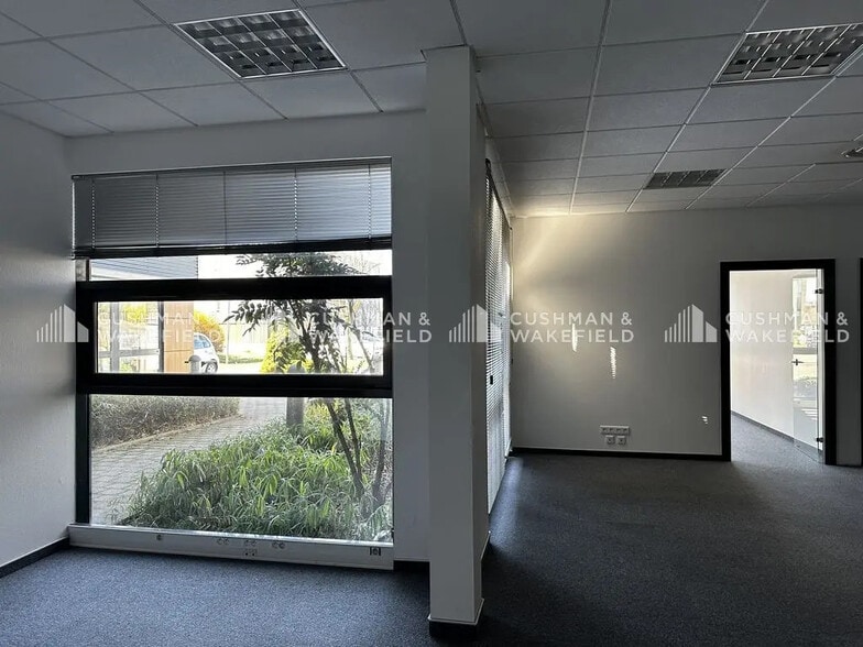 Office in Schiltigheim for lease - Interior Photo - Image 3 of 12