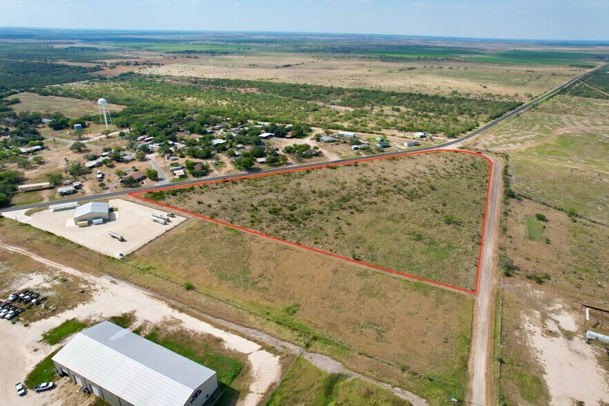 142 Burnett Ave, Charlotte, TX for sale - Primary Photo - Image 1 of 6