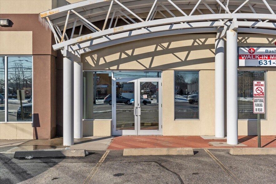 1787-1797 Middle Country Rd, Centereach, NY à louer - Photo du bâtiment - Image 2 de 23