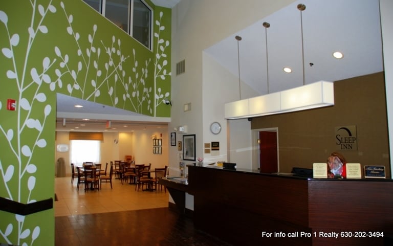 3920 Hospitality Ln, Decatur, IL for sale - Lobby - Image 3 of 14