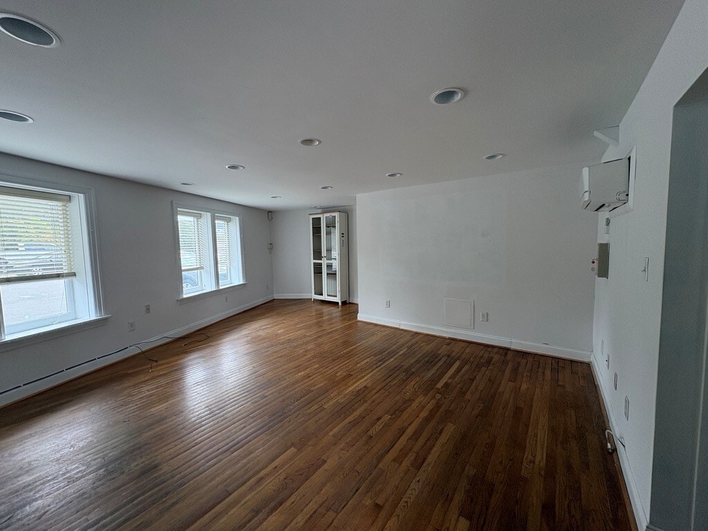 1726 Altamont Ave, Richmond, VA for lease Interior Photo- Image 1 of 11