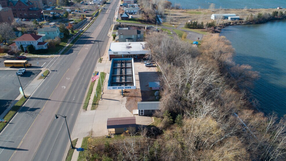 421 Lake Shore Dr W, Ashland, WI à vendre - Photo du bâtiment - Image 2 de 6