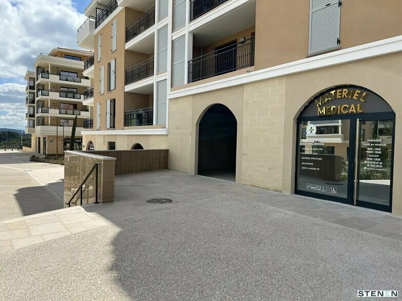 Commerce de détail dans Aix-en-Provence à louer - Photo du bâtiment - Image 3 de 5