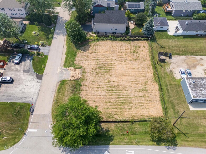 900 Winnetka Ter, Lake Zurich, IL à vendre - Photo du bâtiment - Image 3 de 8