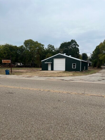 304 W Tyler St, Athens, TX à vendre - Photo du bâtiment - Image 2 de 5