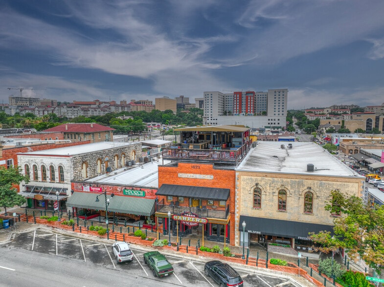 139 E Hopkins St, San Marcos, TX for sale - Building Photo - Image 1 of 84