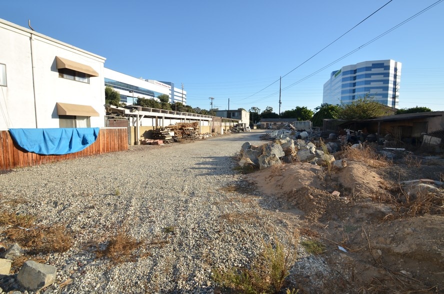 1051 W 190th St, Gardena, CA à vendre - Photo du bâtiment - Image 2 de 6