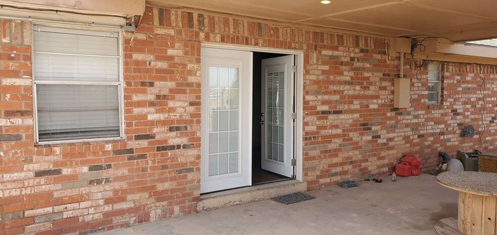 901 E County Road 140, Midland, TX à vendre - Photo du bâtiment - Image 3 de 10