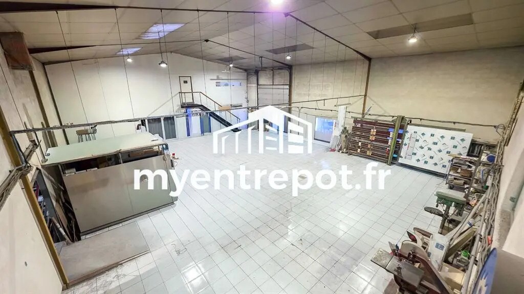 Flex in Aubagne for lease Interior Photo- Image 1 of 9