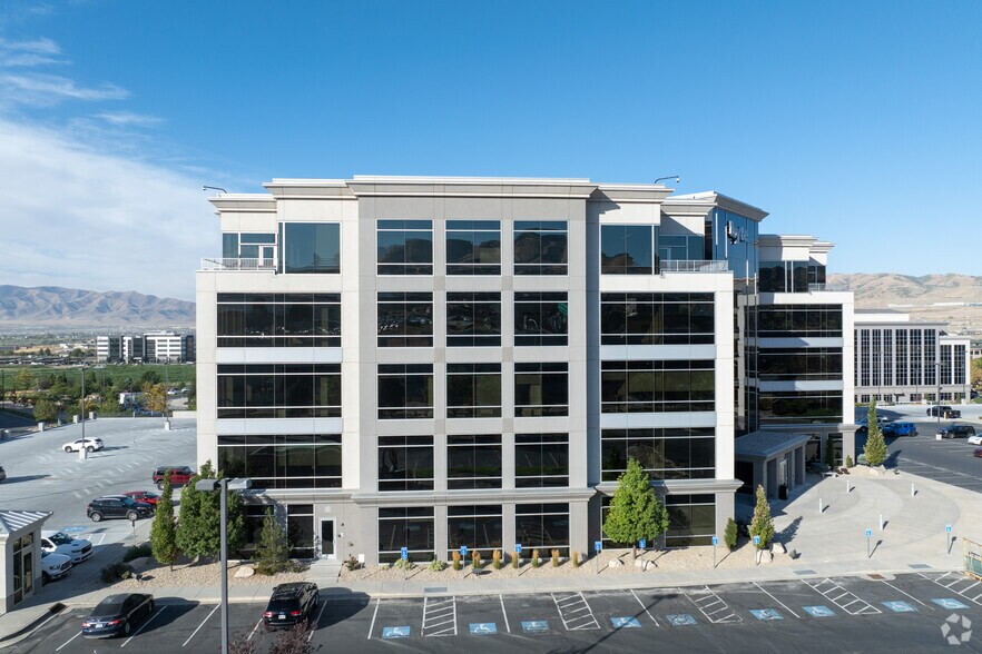 3301 N Thanksgiving Way, Lehi, UT à louer - Photo du bâtiment - Image 3 de 5