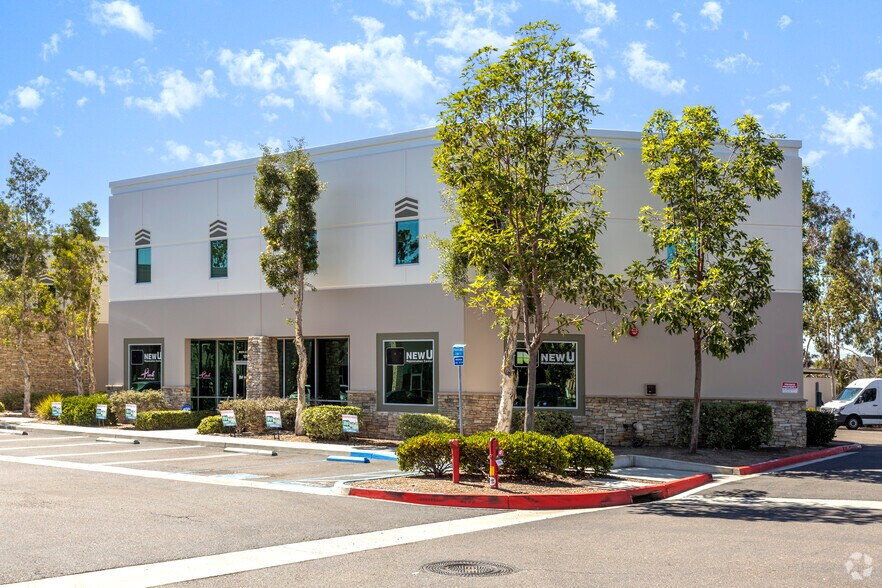 1315 Hot Springs Way, Vista, CA à vendre - Photo du bâtiment - Image 3 de 3
