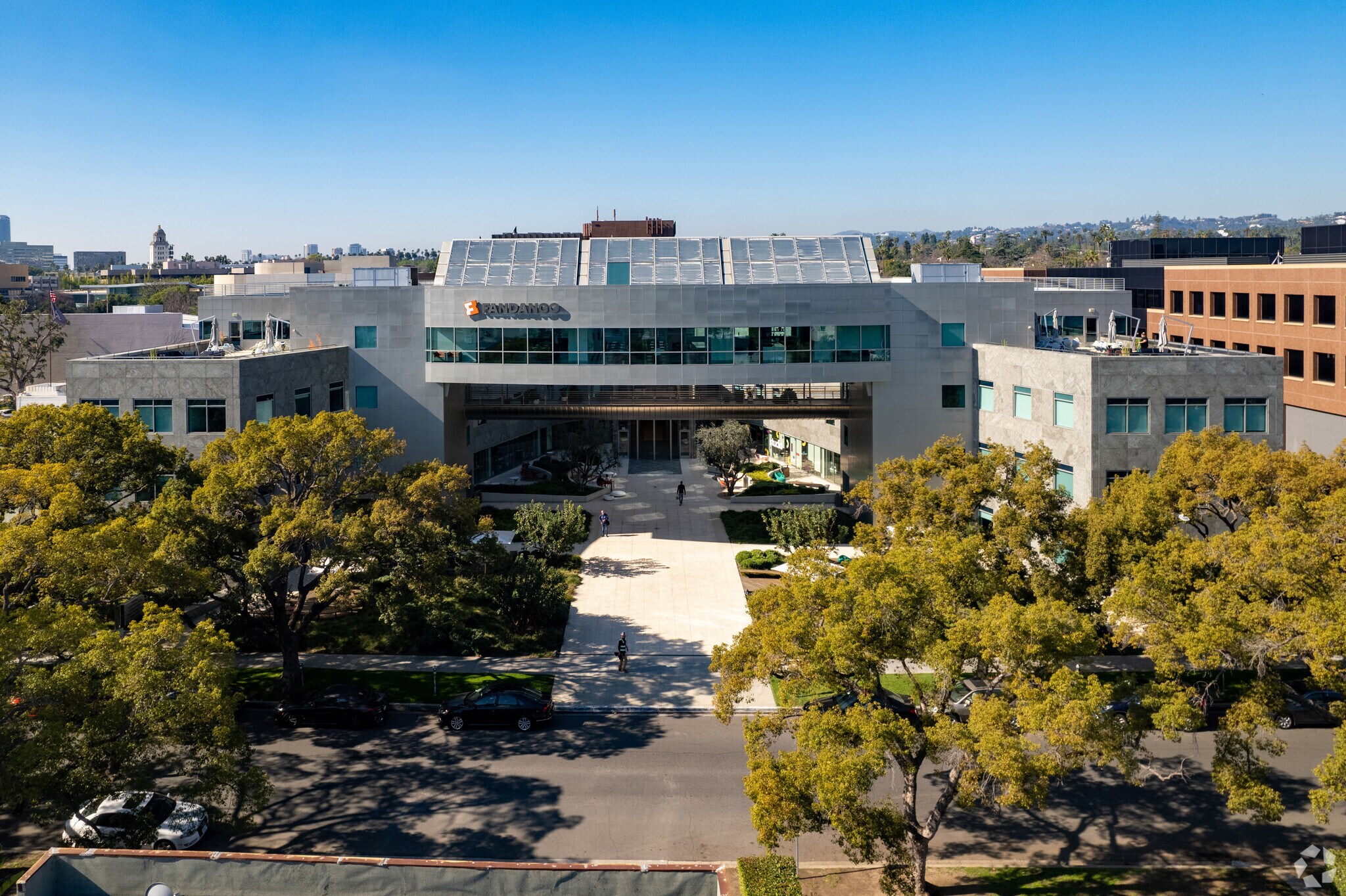 407 N Maple Dr, Beverly Hills, CA à louer Photo du bâtiment- Image 1 de 12