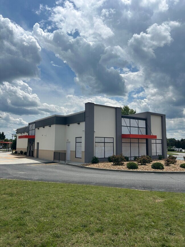 Plus de détails pour 1466 Woodruff Rd, Greenville, SC - Commerce de détail à vendre