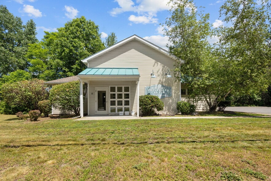 11 Airport Dr, Wappingers Falls, NY for sale - Building Photo - Image 3 of 25