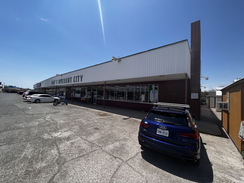 8020-8030 Alameda Ave, El Paso, TX for sale - Building Photo - Image 1 of 1