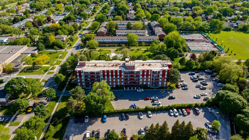 2395 Homelands Dr, Mississauga, ON à vendre - Photo du bâtiment - Image 1 de 5
