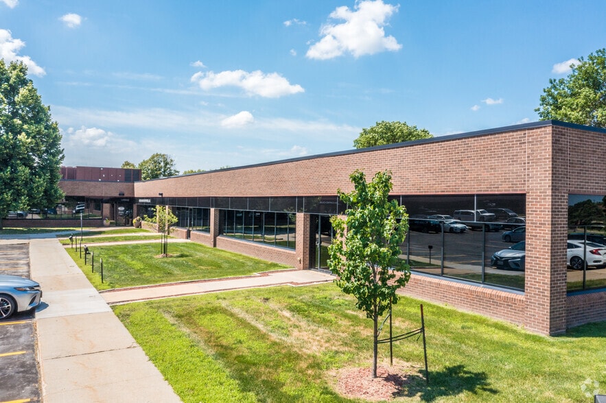 4546 Corporate Dr, West Des Moines, IA for lease - Building Photo - Image 1 of 6