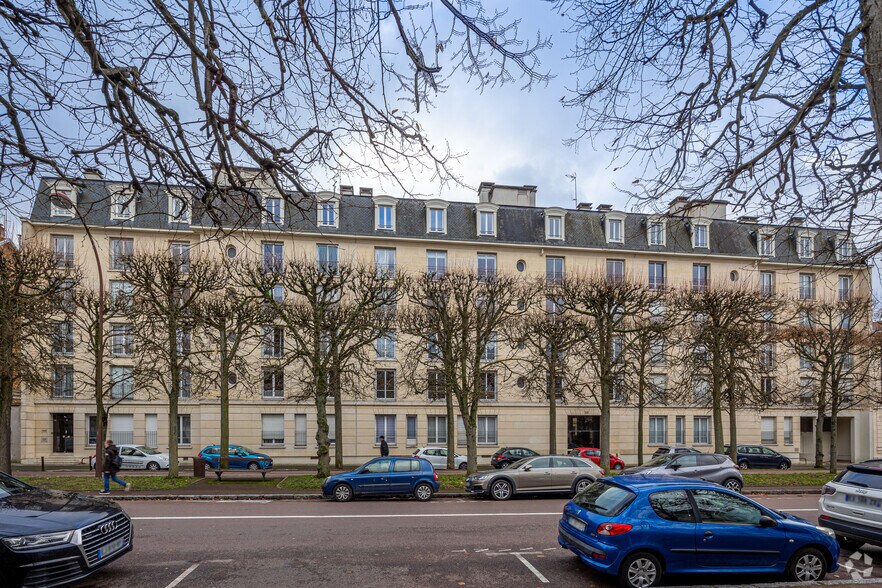 Bureau dans Versailles à louer - Photo du bâtiment - Image 2 de 2