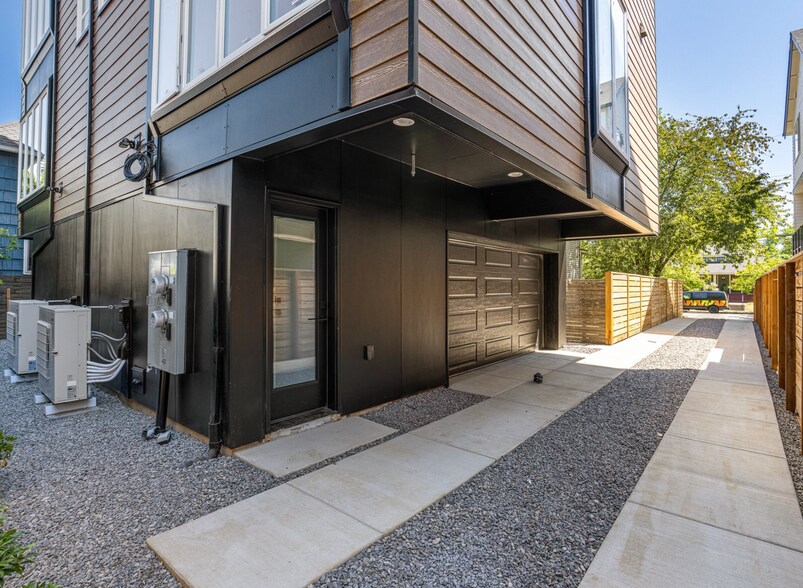 2135 SE 12th Ave, Portland, OR à vendre - Photo du bâtiment - Image 2 de 24