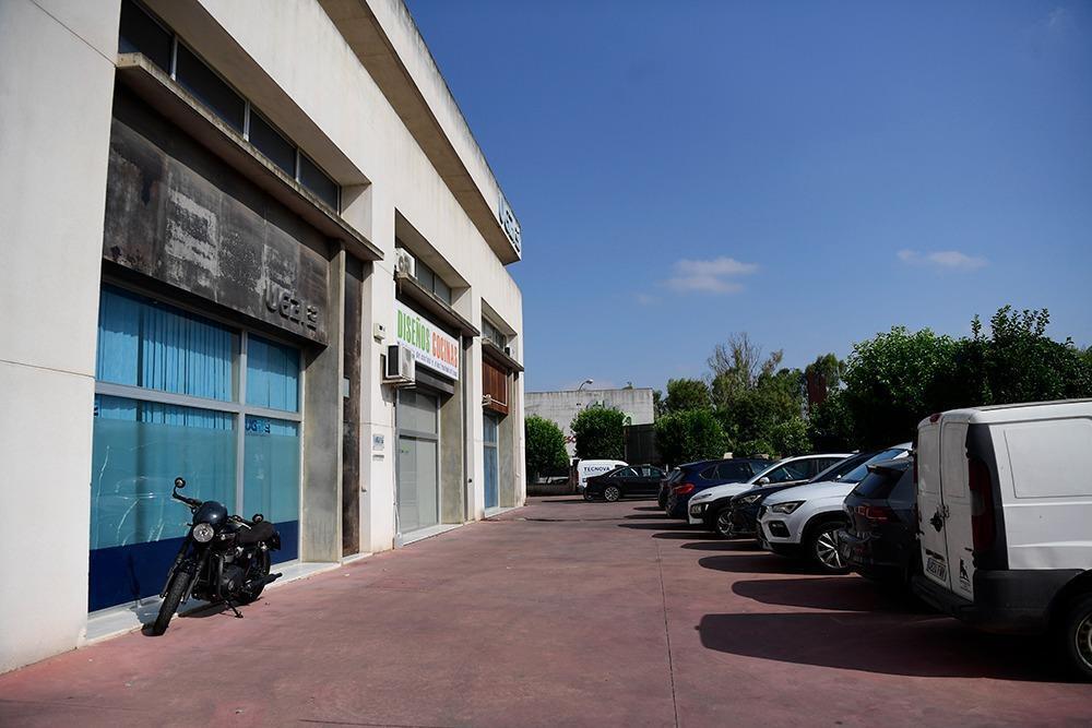 Retail in Mairena del Aljarafe, Sevilla for sale Primary Photo- Image 1 of 22