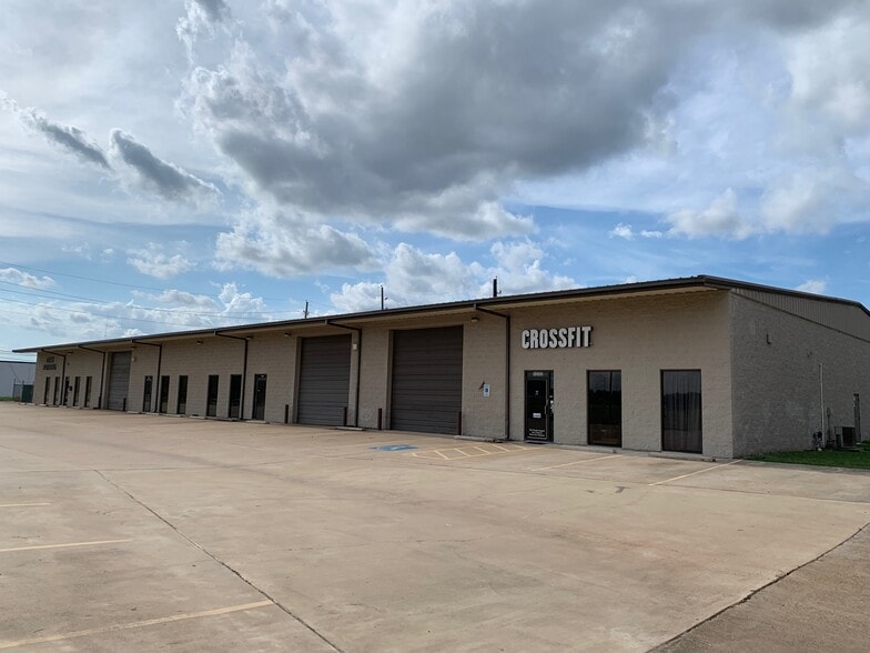 10302-10308 Cash Rd, Stafford, TX for lease - Building Photo - Image 2 of 26