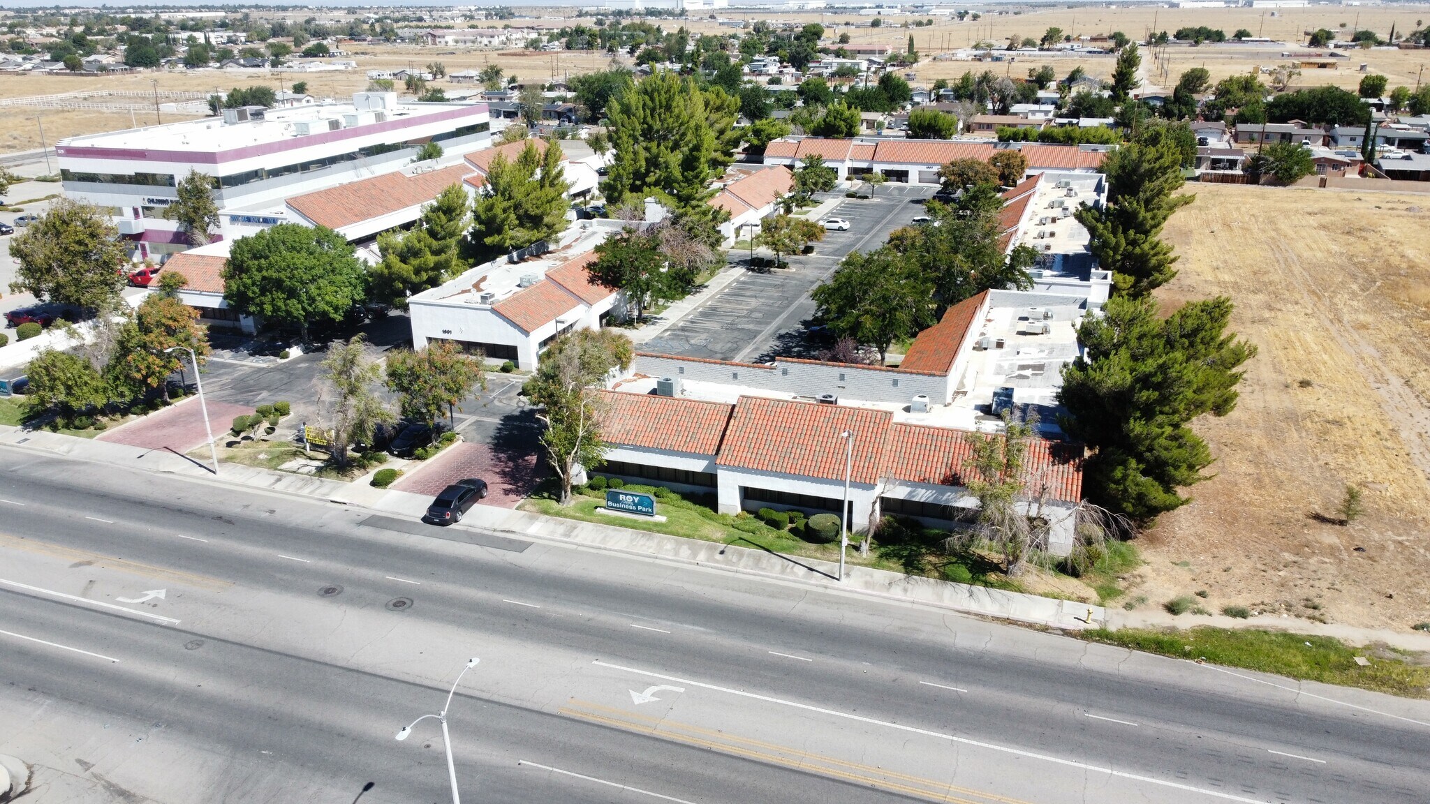 1543 E Palmdale Blvd, Palmdale, CA à louer Photo du bâtiment- Image 1 de 7